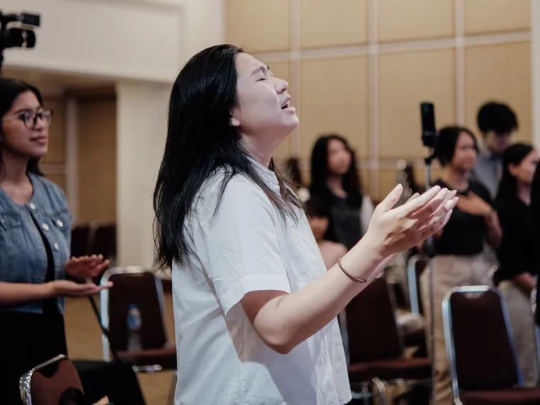 A member of the congregation worshipping during the service